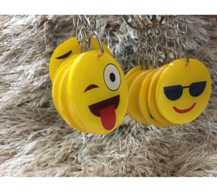 The%20Pack%20Of%206%20Emojis%20Keychains%20Colors%20Phone%20Emoji%20Keychain%20Little%20Yellow%20Smile%20Heart%20Round%20Plastic%20Car%20Keyring%20Children's%20Bag%20.%20-%20Image%202