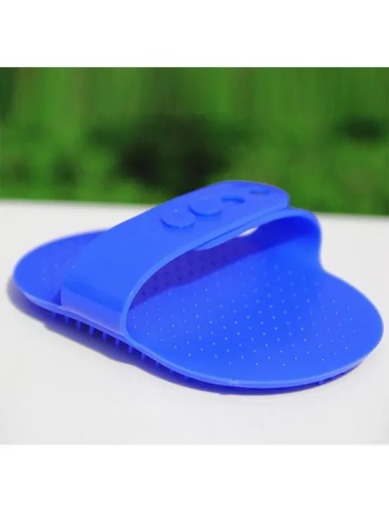 High%20Quality%20Rubber%20Bathing%20Brush%20-%20Comfortable%20and%20Soft%20For%20Your%20Pet%20-%20Image%206