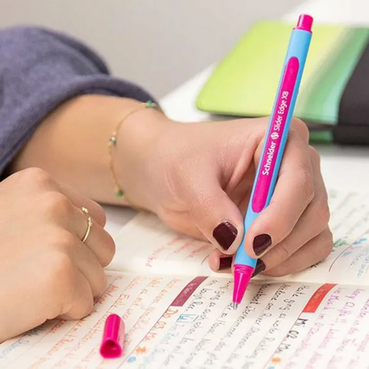 Schneider%20Slider%20Edge%20Ballpoint%20Pen%20-%20Line%20width%20Extra%20Broad%20(XB)%20-%20Rubberised%20three-sided%20body%20for%20relaxed%20writing%20-%20Viscoglide%C2%AE%20technology%20for%20extraordinarily%20smooth%20and%20gliding%20writing%20-%20Ideally%20suited%20to%20drawing%20and%20painting%20projects%20-%20Image%204