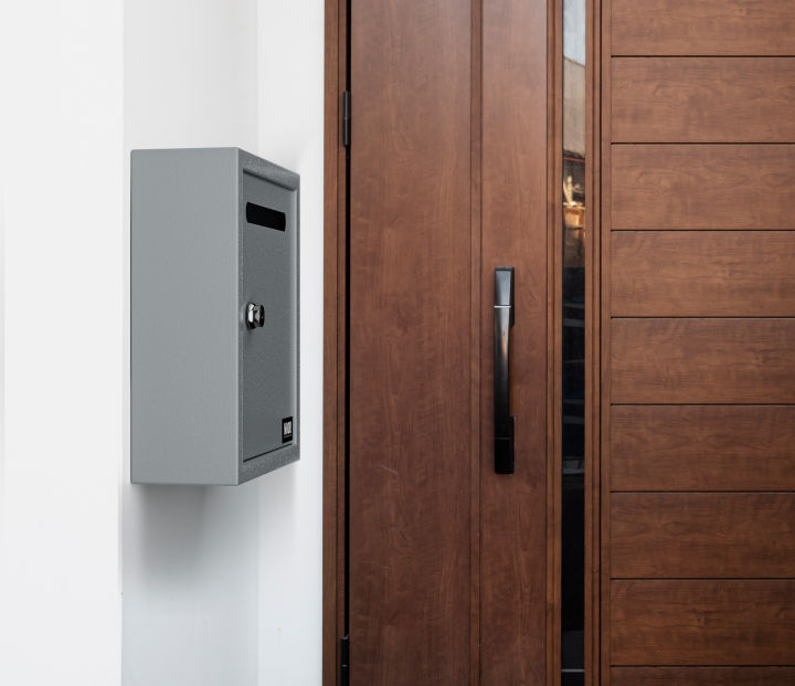 Mail%20Box/Suggestion%20Box/Complaint%20Box/Donation%20Box%20with%20Key%20Lock%20-%20Image%204