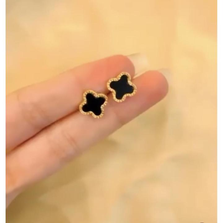 Branded%20Van%20Cleef%20Studs/Tops/Earrings%20-%20Image%202