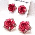 Fashionable Floral Stud Earrings. 
