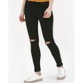 BLACK KNEE RIPPED JEANS FOR HER. 