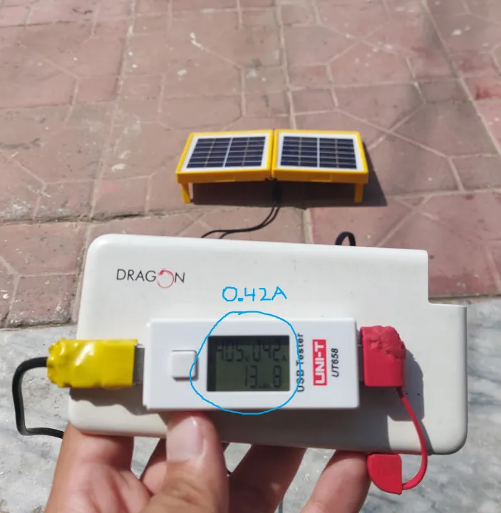 3.4W%20foldable%20solar%20panel%20with%20direct%205V%20mobile/power%20bank%20charging%20-%20Image%203