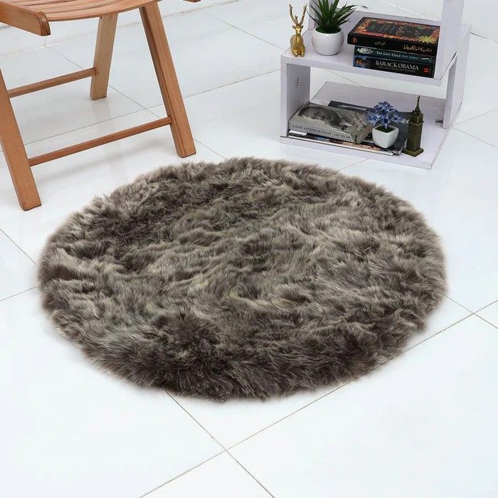 Faux%20Sheepskin%20Rug%20Ivory%20White%20Sheep%20Foot%20Door%20Mat%20Rug%20Round%20Shape%2030inch%20x%2030inch%20-%20Image%202