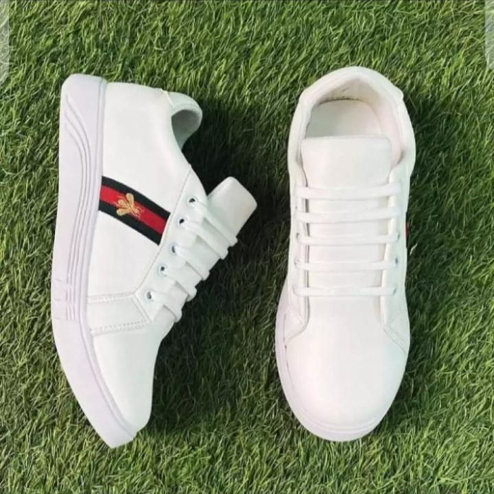 Men%E2%80%99s%20Stylish%20White%20Casual%20Sneakers%20%E2%80%93%20Comfortable%20&%20Trendy%20Everyday%20Shoes"%20-%20Image%207