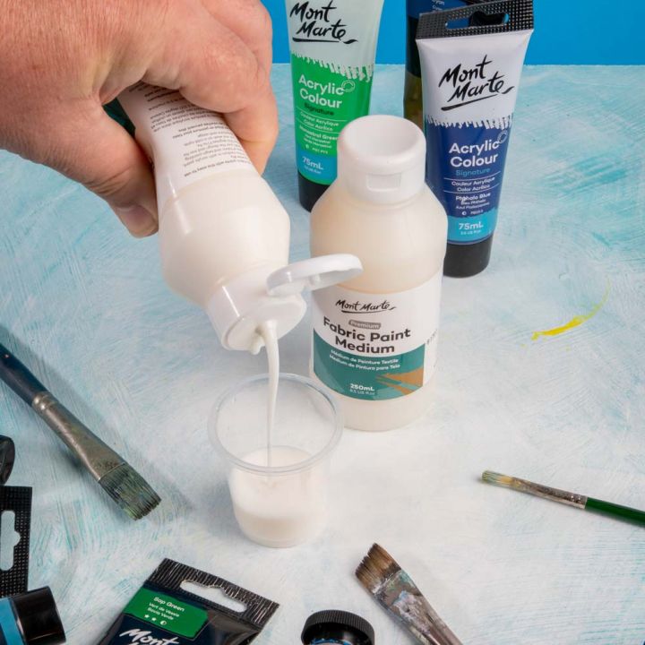 Mont%20Marte%20Fabric%20Paint%20Medium%20Premium%20250ml%20(8.5%20US%20fl.oz)%20MAMD0017%20-%20Image%204