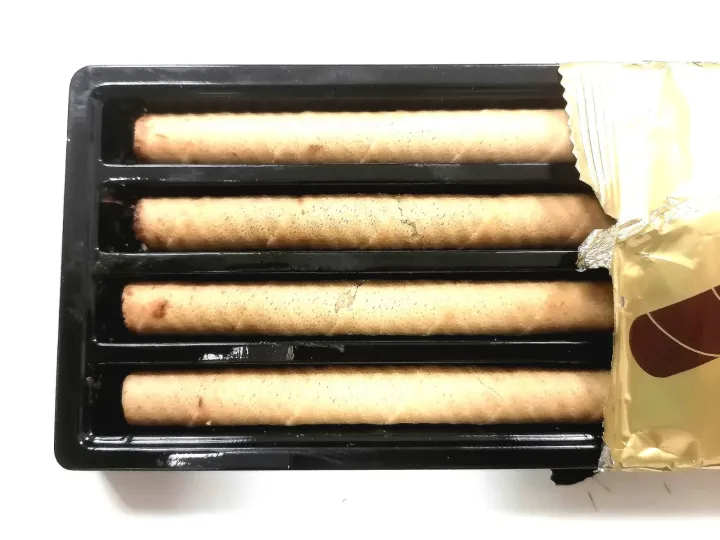 Frisky%20Rolls%20/%20Chocolate%20Rolls%20/%2086gm%20/%20Hazulnut%20Flavour%20/%20Pack%20of%202%20-%20Image%203