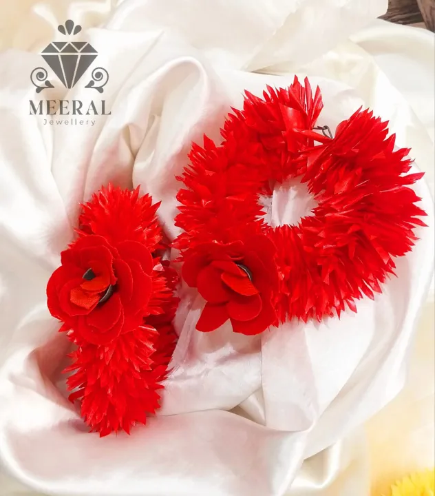 Stylish%20Artificial%20Flower%20Hand%20Gajry%20Bangle%20Pair%20for%20Girls%20and%20Woman%20-%20Mehndi%20Style%20-%20Image%205