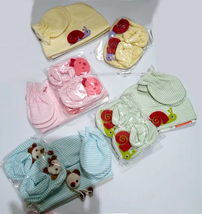 Newborn%20Baby%20Caps%20Mitten%20And%20Booties%20Set%20-%20Image%202