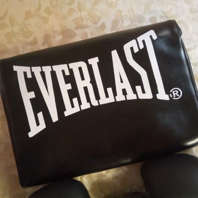 Boxing%20Bag%20with%20chain%20Boxing%20Gloves%20and%20Hand%20bandages%20Wraps%20Boxing%20Kit%20Full%20Set%20Punching%20Bag%20for%20Men%20Girls%20Adults%20Length%203%20feet%20and%204%20Feet%20-%20Image%205