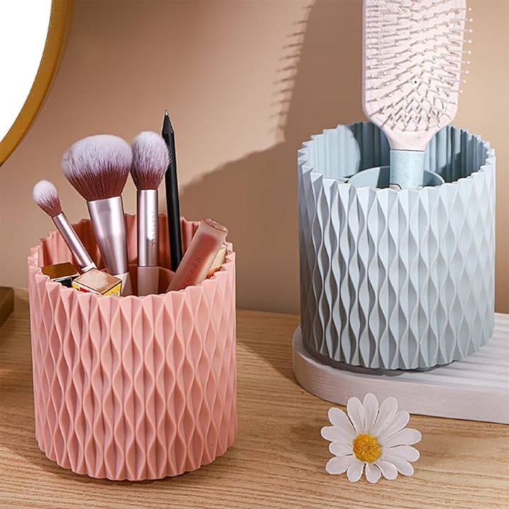 Upgrade%20your%20vanity%20with%20our%20Makeup%20Brush%20Holder%20%E2%80%93%20a%20sophisticated%20360%C2%B0%20Rotating%20Organizer.%20The%20clear%20cover%20and%205%20compartments%20add%20glamour%20to%20your%20cosmetics%20storage,%20keeping%20essentials%20organized%20with%20ease.%20Elevate%20your%20beauty%20routine!%20-%20Image%2010
