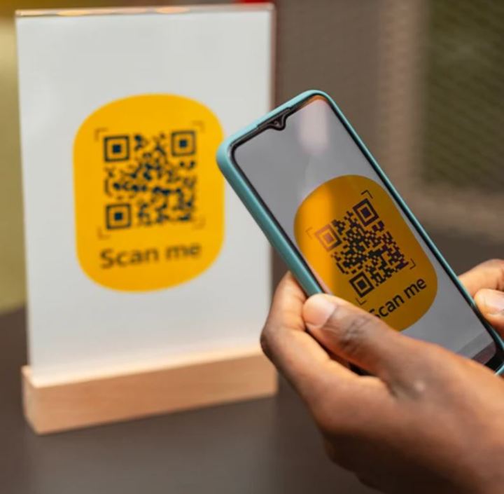 6%20x%208%20Inches%20QR%20Code%20Acrylic%20Sign%20Brochure%20Holder%20and%20Menu%20Stand%20with%20Wooden%20Base%20-%20Image%204