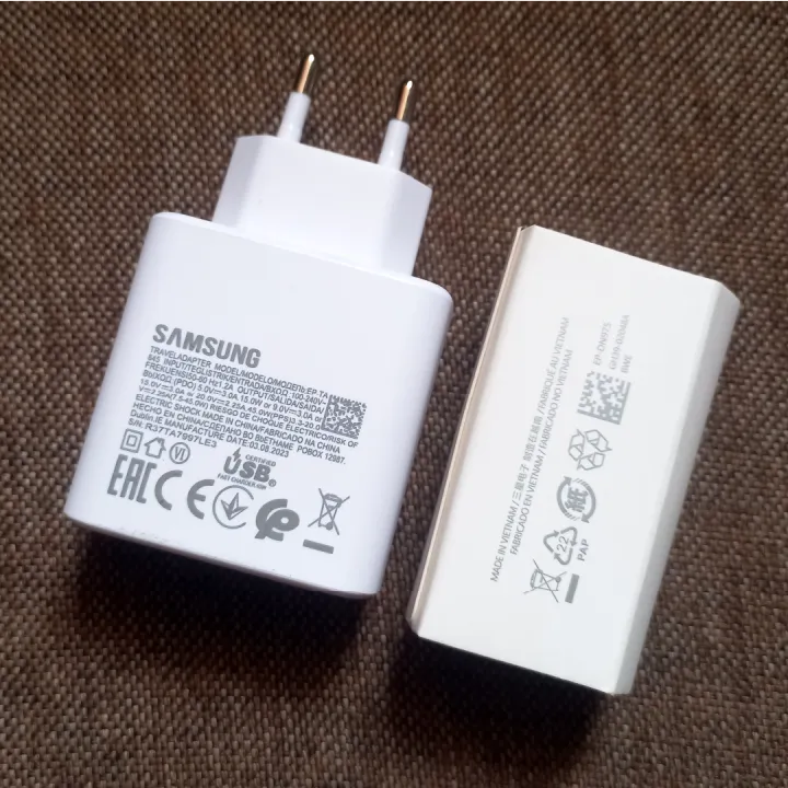 Samsung_45W%20Super%20Fast%20Charger%20With%20Type-C%20to%20Type-C%20Cable%20%7C%20PD%20Charger%20For%20all%20Mobile%20Phones%20and%20Samsung%20phones%20-%20Image%204