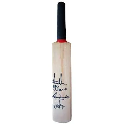 Signature%20Bat%20Mini%20Cricket%20Bat%20Miniature%20Autograph%20Bat%20-Kids%20Bat%20-%20Image%205