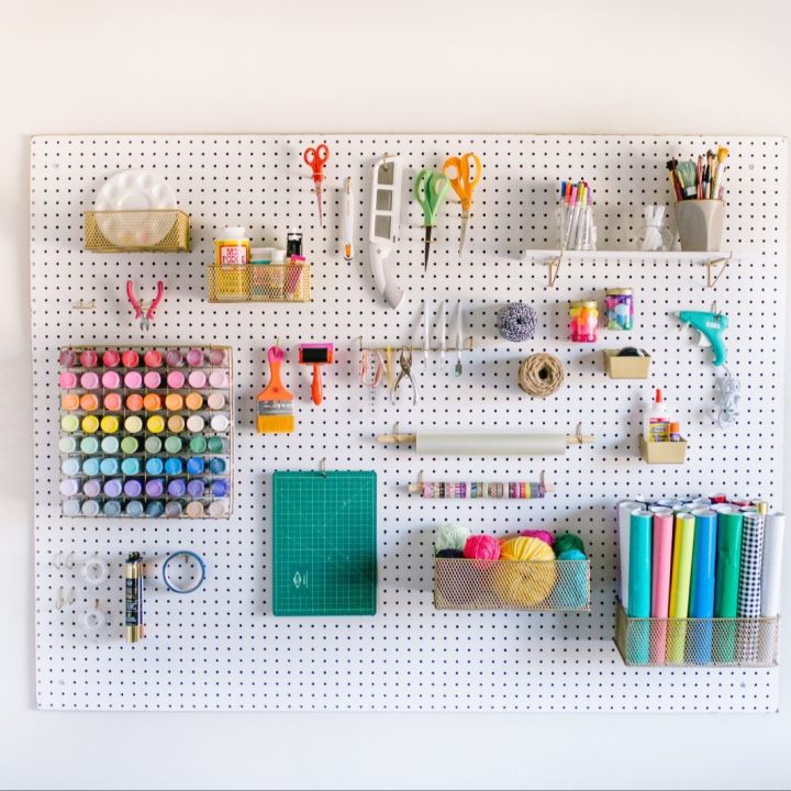 Pegboard%20tool%20hanging%20board%2045"%20x%2045"%20with%2024pcs%20clips%20of%206"%20-%20Image%206