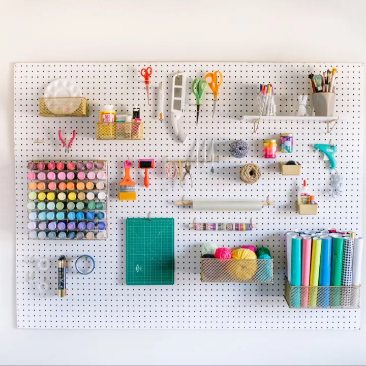 Pegboard%20tool%20hanging%20board%2045"%20x%2045"%20with%2024pcs%20clips%20of%206"%20-%20Image%206