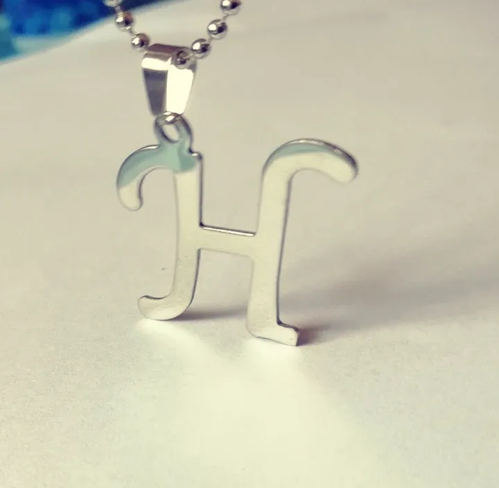 Stylish%20Silver%20And%20Black%20Alphabet%20H%20Locket%20-%20Image%204