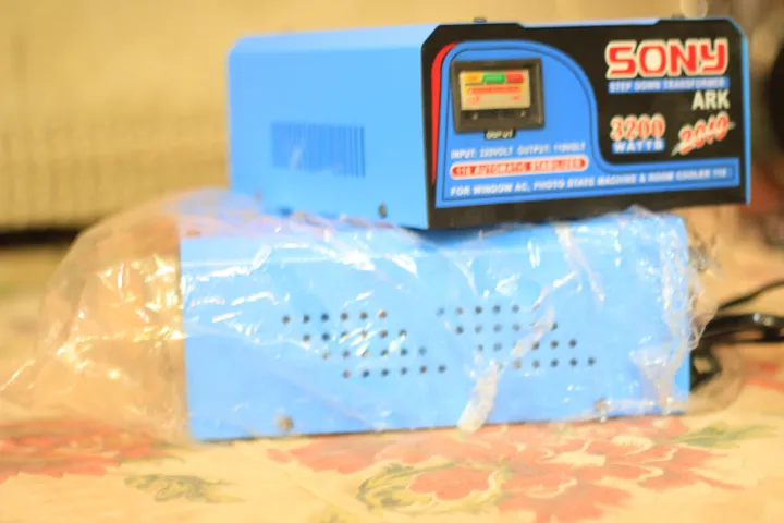 Sony%20Stabilizer%20and%20Voltage%20converter%20220%20to%20110%20Volt%20-%20Image%202