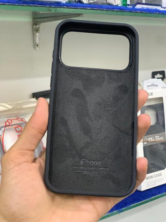 Premium%20Liquid%20Silicone%20Case%20for%20iPhone%2017%20Pro/Pro%20Max%20-%20Apple%20Logo%20Cover%20-%20Durable%20Protective%20Phone%20Cover%20-%20Image%206