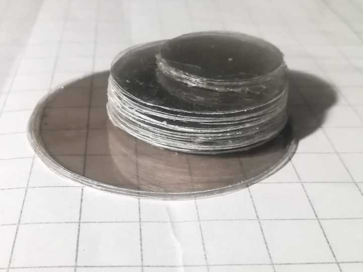 65mm%20Round%20Natural%20mica%20sheet%20,transparent%20mica%20flake%20for%20insulation%20mica%20plate%20or%20AFM%20base%20material.%205%20pieces.%20-%20Image%206