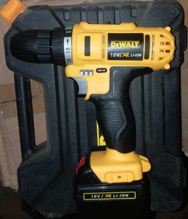 DeWalt%20DCD700%2018V%20Max%20XR%20Li-Ion%20Compact%20Drill%20Driver%20-%20Image%208
