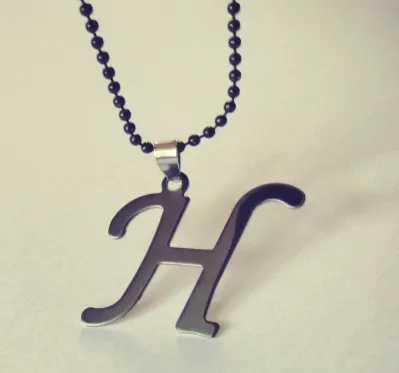 Stylish%20Silver%20And%20Black%20Alphabet%20H%20Locket%20-%20Image%202