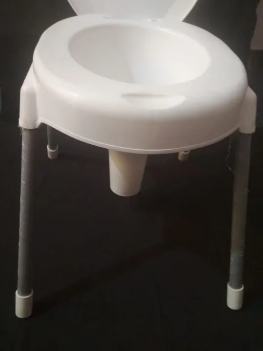 High%20Quality%20Fiber%20Washroom%20Commode%20Chair%20-%20Image%204
