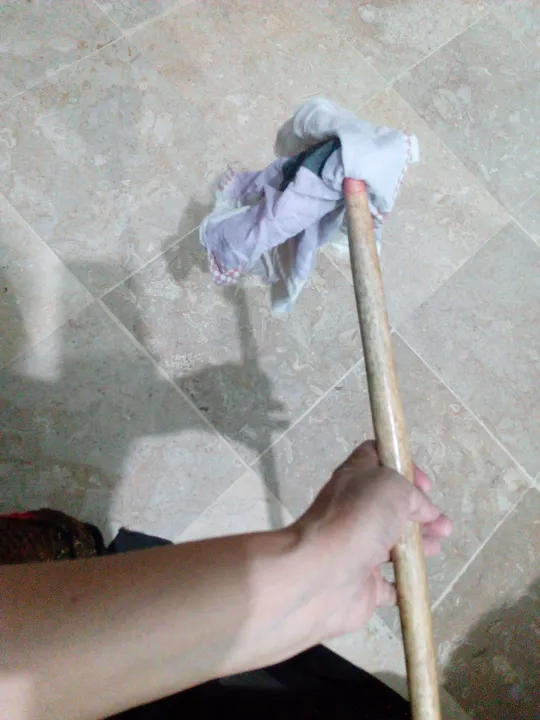 1%20pcs%2020%20inch%20long%20sheesham%20Wooden%20Jhatki%20stick%20without%20cloth%20for%20use%20cleaning%20window%20dusting%20door%20and%20remove%20the%20flying%20bee%20wooden%20stick%20duster%20mosquito%20-%20Image%205