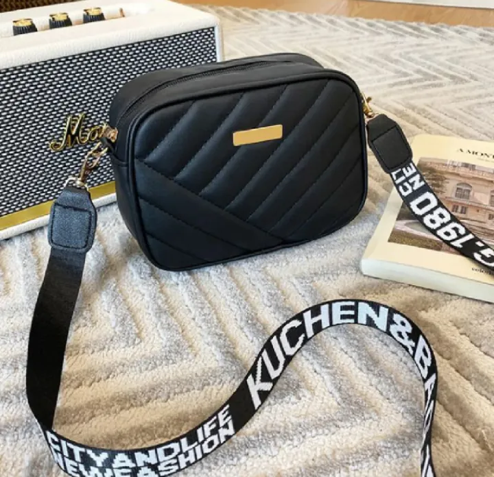 Quilted%20PU%20Leather%20Elegant%20Crossbody%20Bag%20for%20Women%20-%20Stylish%20Shoulder%20Handbag%20with%20Phone%20Pouch%20-%20Image%202