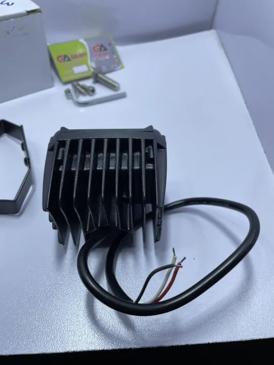 Motorcycle%20LED%20Spotlight%20High%20Power%206500K%20Dual%20Color%20External%20Spot%20Lights%2020W%20High%20Low%20Beam%20Offroad%20Car%20Motorcycle%20Spot%20Light%20WIDE%20LENS%20SPOTLIGHT%20HEADLIGHT%209D%20LENS%20YELLOW%20/%20WHITE%20BEAM%20FOG%20LIGHTS%202%20PCS%20SET%20-%20Image%205