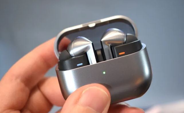 Samsung Galaxy Buds 3 Pro Master Copy – Long Battery Life, Powerful Bass & Crystal Clear Sound – Limited Stock!