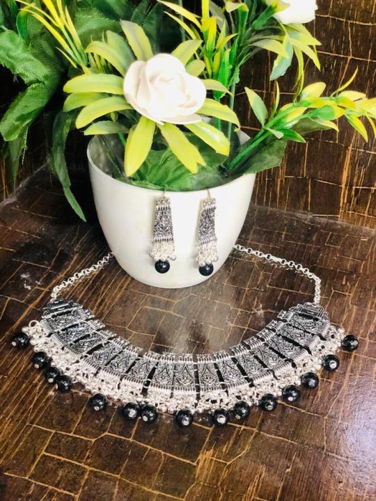 Black%20pearl%20Beautiful%20Silver%20Choker%20With%20Drop%20Earrings%20for%20All%20ages%20Women%20-%20Image%205