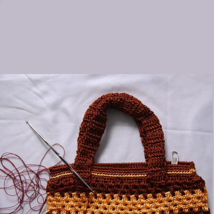 Handmade%20Thread%20Purse%20-%20Image%204