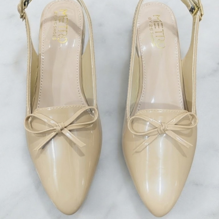 Women's%20Slingback%20Bow%20Flats%20-%20Pointed%20Toe%20Patent%20Finish%20-%20Navy%20&%20Beige%20-%20Image%205