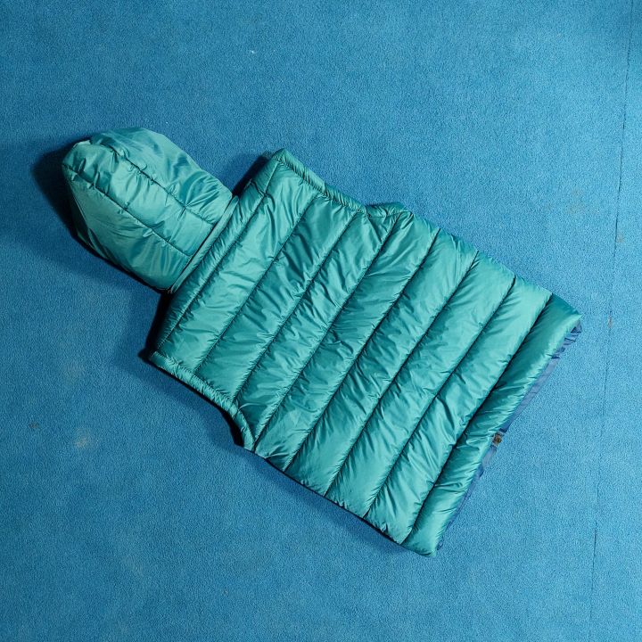 Sleeveless%20Puffer%20Jacket%20for%20Men%20%7C%20Zipped%20Pockets%20with%20Detachable%20Hood%20-%20Image%209