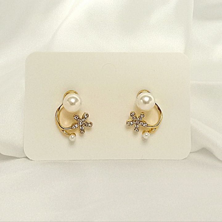 Pair%20of%20Earrings%20%7C%20Pearl%20and%20Gold%20Imitation%20%7C%20Stylish%20Jewellery%20for%20Women%20%7C%20Gifts%20%7C%20Accessories%20-%20Image%204