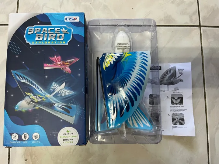 PREMIUM%20QUALITY%20FLYING%20BIRD%20%7C%20MAGIC%20FLYING%20BIRD%20TOY%20%7C%20%20Electric%20Hand-Thrown%20Flying%20Bird%20Toy%20with%20USB%20Charging%20-%20Stunt%20Glowing%20Flapper%20for%20Space%20Adventures%20%7C%20FLYING%20BIRD%20PHYSICAL%20WALKING%20TOYS%20FOR%20KIDS%20DAVINCI%20DESIGN%20WATER%20PROOF%20%7C%20ByteExpress%20-%20Image%203