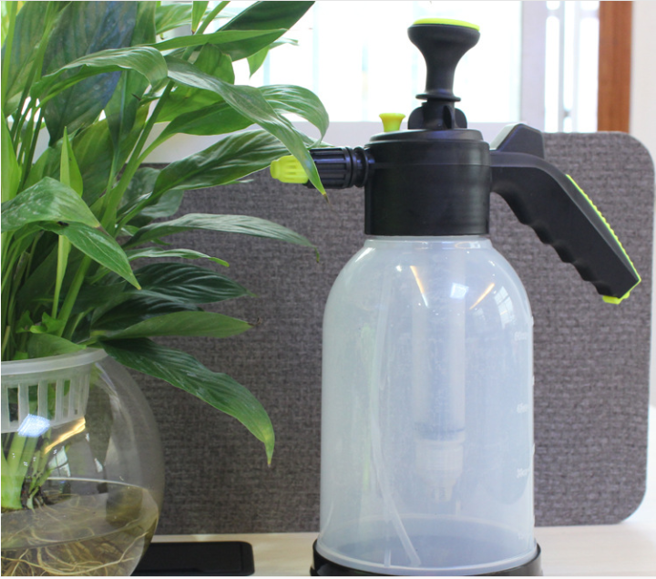 2L%20Transparent%20Water%20Spray%20Bottle%20Pressure%20Pump%20Water%20Sprayers%20-%20Image%202