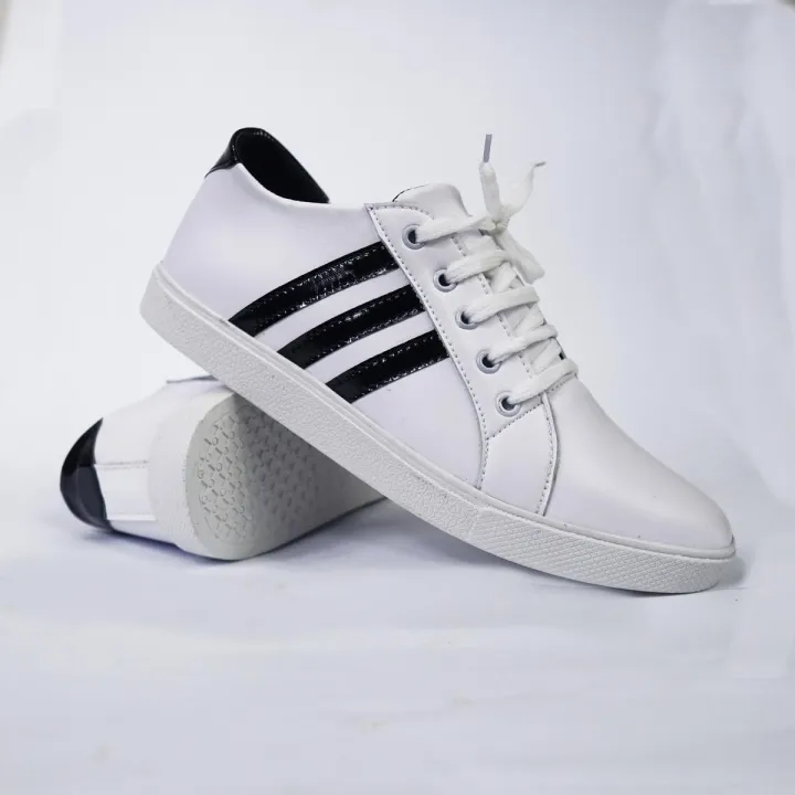 Latest%20Trendy%20casual%20sneaker,Light%20weight%20fashion%20sheos,white%20lace%20golden%20touch%20running%20walking%20shoes%20-%20Image%203