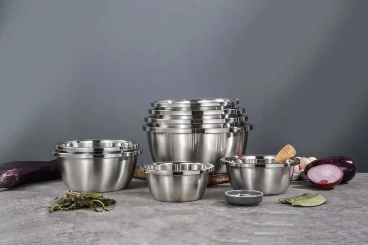 Unique%20Stainless%20steel%20bowls%20in%203%20sizes%20small%2020cm,%20medium%2022cm,%20large%2026cm%20-%20Image%202