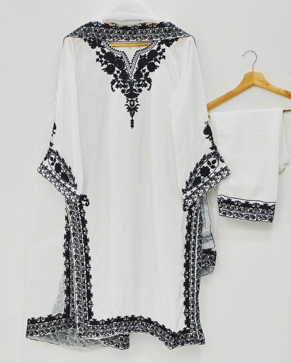 White%20Embroidered%20Kurti%20for%20Women%20%E2%80%93%203%20Piece%20Suit%20with%20Dupatta%20&%20Trouser,%20Formal/Wedding%20Dress%20-%20Image%205