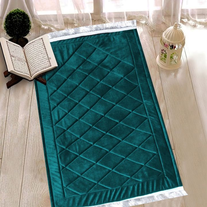 Luxury%20Anti-Slip%20Velvet%20Prayer%20Mat-Jaye%20Namaz%20Prayermat%20with%20foam-Quilted%20Jai%20Namaz%20%7C%20Janamaz%20-%20Image%207