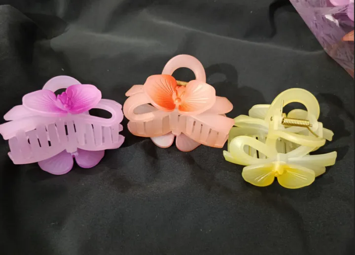 Pack%20of%203,2%20or%201-Hair%20Clip%20Flower%20Claw%20%7Cmini,%20medium,%20large,Hair%20catchers%20for%20girls%20%7C%20Hair%20accessories%20of%20girls-%20Stylish%20Anti-Slip%20Women%20Hair%20Accessory%20%7C%20Durable%20Plastic%20Headwear%20for%20Summer%20Daily%20Use%20-%20Image%209