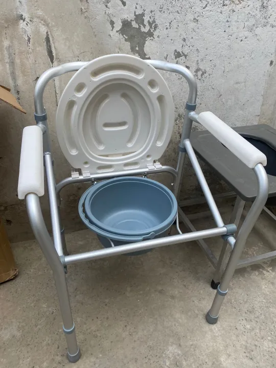 Imported%20China%20Aluminum%20Height%20Adjustable%20And%20Foldable%20Toilet%20Commode%20Chair%20-%20Image%205