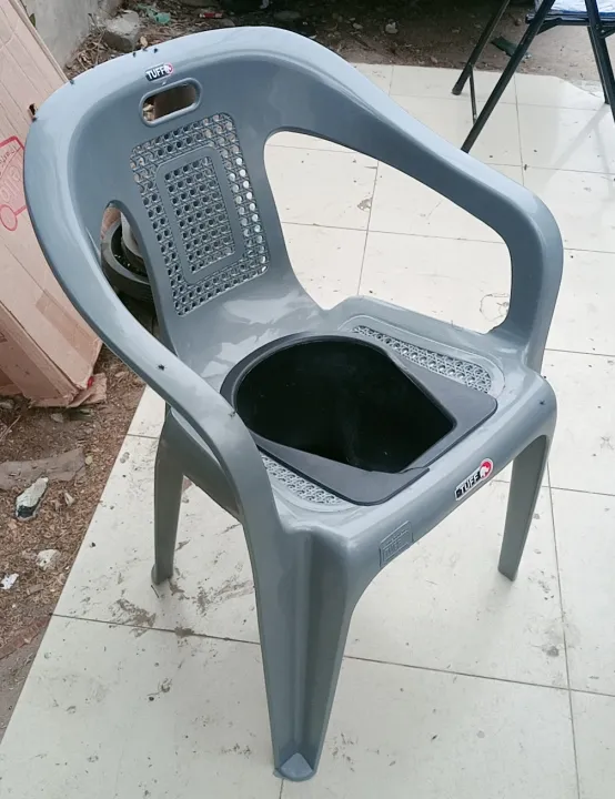 Plastic%20Commode%20Chair%20for%20Old%20People%20-%20Image%202