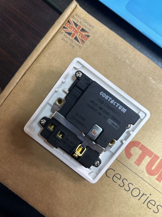 13A%201%20Gang%20Switched%20Socket%20With%20USB%20Charger%20(5V%20DC%202.1A)%20-%20Image%205