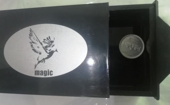 Magic%20Box%20Hide%20things%20inside%20Hidden%20tray%20trick%20for%20Kids%20Party%20Fun%20Prop%20-%20Image%204