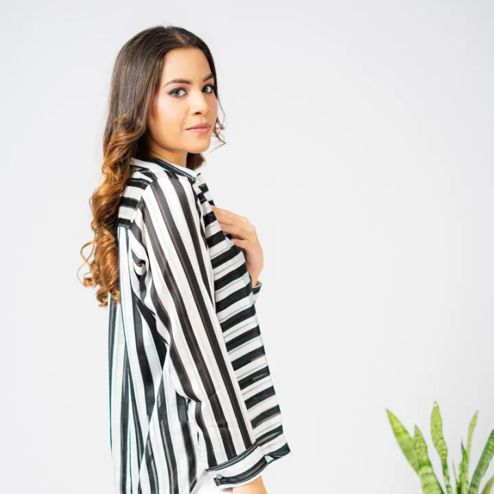 Women's%20Contrast%20Stripe%20Printed%20Casual%20Shirt%20%20White%20&%20Black%20-%20Image%204