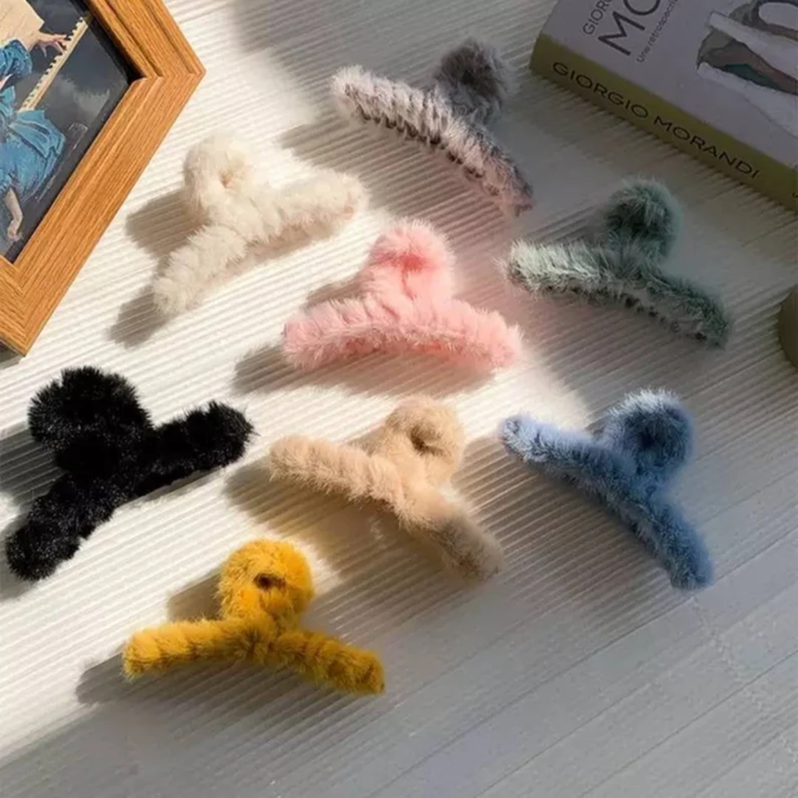2pcs%20Korean%20Style%20Fluffy%20Plush%20Hair%20Claw%20Clips,%20Soft%20Velvet%20Fur,%20Non%20Slip,%20Fashionable%20Hairpins%20for%20Women,%20Lightweight%20and%20Durable%20-%20Image%202